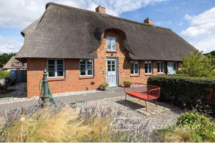Friesenhaus in Nordfriesland nahe Husum | Energieklasse A+ | kernsaniertes Reetdachhaus von 1861 - Almdorf