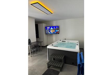 Ferienwohnung mit Whirlpool, Fasssauna, Massagesessel und Garten - Medebach