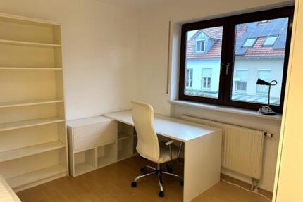 Nette Studenten-WG an der U6 (mit privatem Badezimmer) - Garching bei München