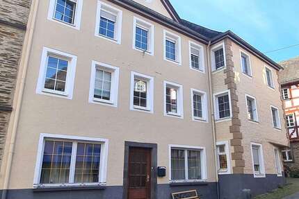 Haus zum Kaufen in Monreal 579.000,00 € 373.9 m²