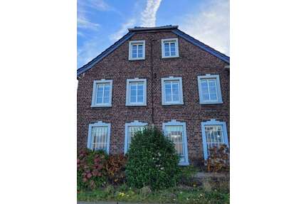 Haus zum Kaufen in Krefeld 950.000,00 € 220 m²