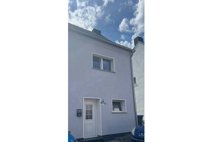 Vermietete kleine Doppelhaushälfte in ruhiger Seitenstrasse mit schönem Weitblick in VK-Ludweiler zu verkaufen - Völklingen