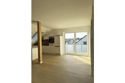 18 Minuten zum Flughafen München Sonnige 2-Zimmer Penthouse in LANGENBACH mit Küche & Balkon