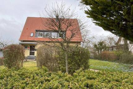 Freistehendes Einfamilienhaus mit Garten und Garage - Petersberg