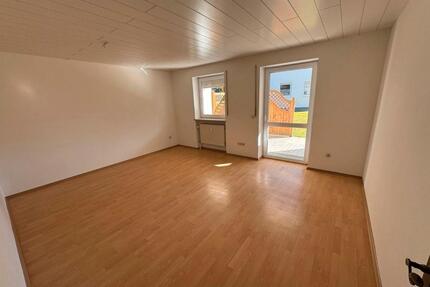 Helle 3-Zimmer-Erdgeschosswohnung mit Küche &Garten in 84367 Tann