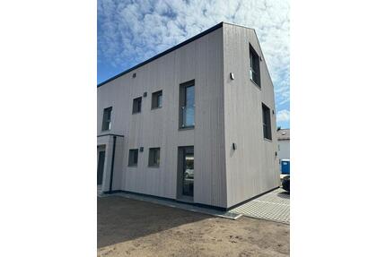 Exklusive 2,5-Raum-DG-Wohnung EBK Neubau 2024 in Illertissen
