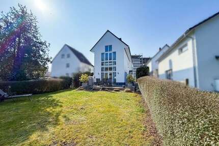 Haus zum Kaufen in Eschborn 649.000,00 € 238.99 m²