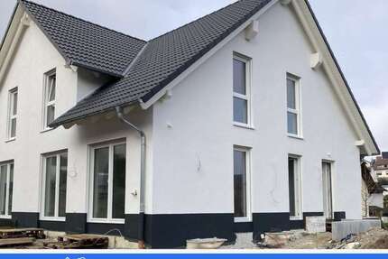 Haus zum Mieten in Haibach-Grünmorsbach 2.040,00 € 144 m²
