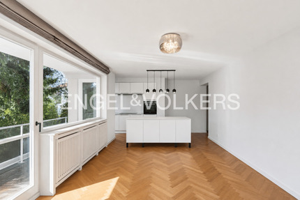 Stilvoll modernisierte 2-Zimmer-Wohnung mit Südwest-Balkon & Garage nahe dem Mexikoplatz - Berlin Zehlendorf