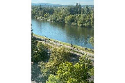 Vermietung: 4 - Zimmer Wohnung direkt am Flussufer mit Mainblick - Offenbach am Main