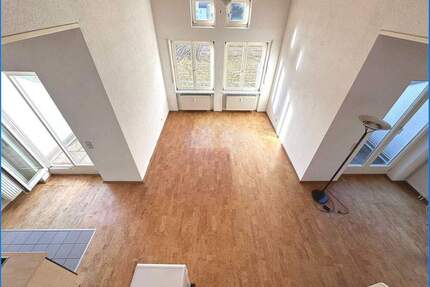 BEZUGSFREI ! - Attraktive und geräumige 1,5 Zi.-DG-Maisonettewohnung in naturnaher Lage von Singen! - Singen am Hohentwiel