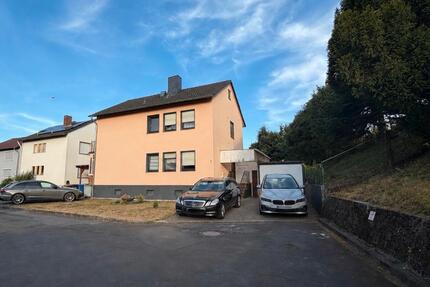 Großzügiges Eins- Zweifamilienhaus in Neuwied-Block