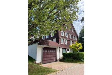 2-FAMILIEN-SCHWARZWALDHAUS mit Tenne. Viel PLatz für die Großfamilie. Werkstatt und Großraumgarage. - Furtwangen im Schwarzwald Schönenbach