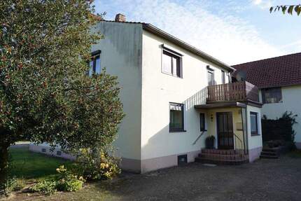 * Eigentumswohnung mit ca. 1.000 m² Grundstücksanteil * - 3-Zi.- Wohnung mit Garage in Wipshausen - Edemissen