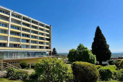 Voll möbliertes 1,5-Zimmer-Apartment mit beeindruckender See- und Bergsicht und Garage - Oberteuringen Bitzenhofen