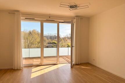 Moderne 2-Zimmer-Wohnung mit Loggia in Hamburg Lokstedt - Wentzel. Dr