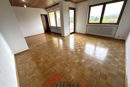 Oben ist es am schönsten! Sonnige 3,5 Zi.-Whg., fantastische Aussicht ins Grüne, TG-Einzelgarage! - Zell unter Aichelberg