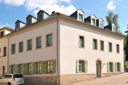 Schick sanierte 3-Raum-Erdgeschoss-Wohnung mit EBK und Stellplatz am Marktplatz in Kirchberg