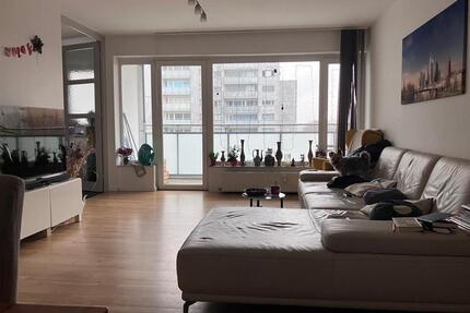 Helle 3-Zimmer-Wohnung mit großem Balkon und traumhaftem Taunusblick - Frankfurt am Main Nord-Ost