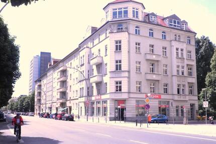 Bezugsfrei + Provisionsfrei + Saniert. 3. OG. Westbalkon. U-Bahn - Berlin Friedrichshain-Kreuzberg