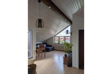 Schöne 2,5-Zimmer-Dachgeschosswohnung mit herrlicher Aussicht - Mössingen