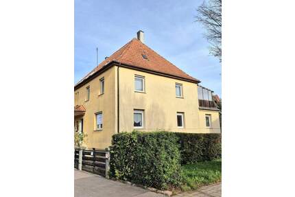 Charme trifft Historie: Zweifamilienhaus mit großem Garten und sehr viel Potenzial zur kreativen Gestaltung - Bönnigheim