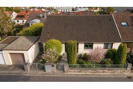 Großzügiges Anwesen mit Weinbergblick, Gartenidylle und weiterem Baupotenzial - Würzburg Heidingsfeld