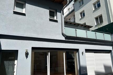 Monteurhaus bis 6 Personen - 2.500,00&nbsp;EUR Kaltmiete, ca.&nbsp; 130,00&nbsp;m&sup2; in Wuppertal (PLZ: 42119) Gemarkung Elberfeld