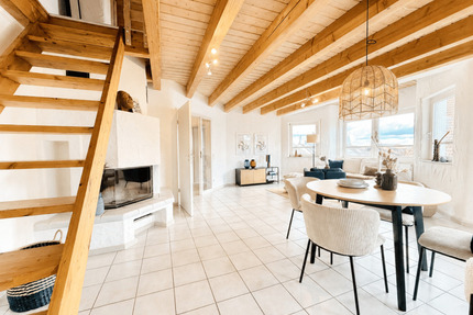 Wohnen mit Charakter - lichtdurchflutete Maisonettewohnung am grünen Ortsrand - Hildrizhausen