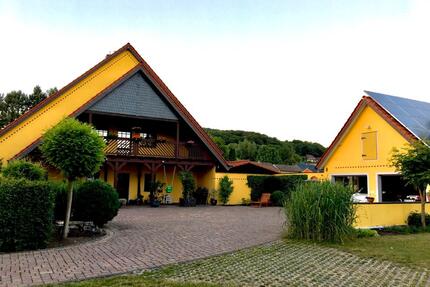 Einfamilienhaus mit großem Grundstück, Badeteich & Baureserve - Melle