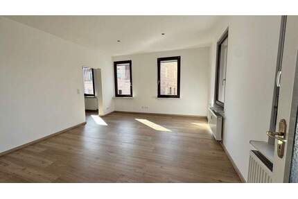 Zirndorf-Marktplatz ! Geräumige, komplett renovierte 3-Zi.-Altbau-Whg, 75 m², 1.OG ohne Aufzug