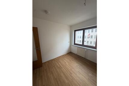 renovierte 5-Zimmer-Wohnung - 650,00&nbsp;EUR Kaltmiete, ca.&nbsp; 100,00&nbsp;m&sup2; in Chemnitz (PLZ: 09130) Hilbersdorf