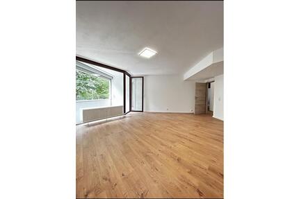 4 Zimmer Küche Bad - Erdgeschosswohnung in Homburg zu Vermieten