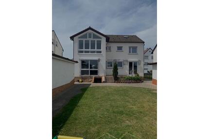 2 Familienhaus auf großem Grundstück Rodgau-Jügesheim von privat