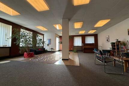 Großzügige Erdgeschosswohnung mit vielfältigen Nutzungsmöglichkeiten in Neckarau - Mannheim