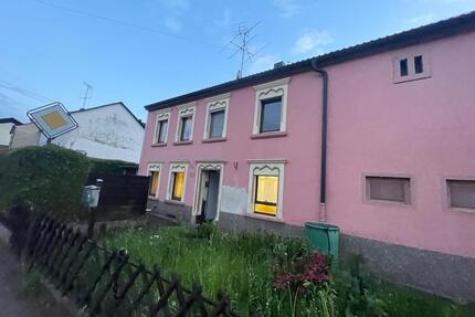 Einfamilienhaus - 95.000,00&nbsp;EUR Kaufpreis, ca.&nbsp; 120,00&nbsp;m&sup2; in Losheim am See (PLZ: 66679)