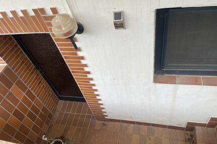 2 Zimmer Souterrain Wohnung mit Garten, Carport, EBK - Helmenzen