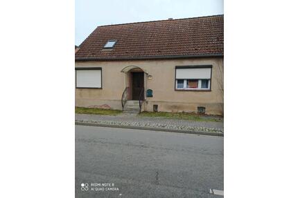 Eigenheim mit Garage - 40.000,00&nbsp;EUR Kaufpreis, ca.&nbsp; 100,00&nbsp;m&sup2; in Tangermünde (PLZ: 39590)