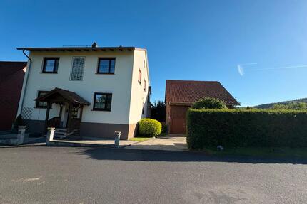Ein- bis Zweifamilienhaus mit Scheune und Garten in schöner Lage - Alheim