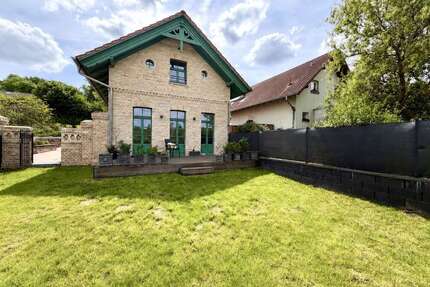 Haus zum Mieten in Salzatal 1.650,00 € 156.2 m²