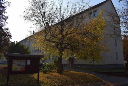 3-R-Wohnung mit Balkon - 343,00&nbsp;EUR Kaltmiete, ca.&nbsp; 58,10&nbsp;m&sup2;&nbsp;Wohnfl&auml;che in Hainichen (PLZ: 09661)