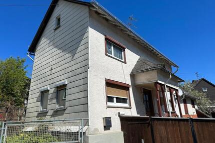 Fachwerkhaus mit Hofreite, Nebengebäuden & großzügigem Grundstück - Taunusstein