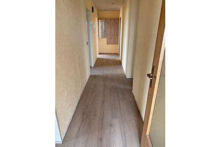 4-Zimmer Wohnung frei - 1. OG mit Balkon + Stellplatz - Westerheim