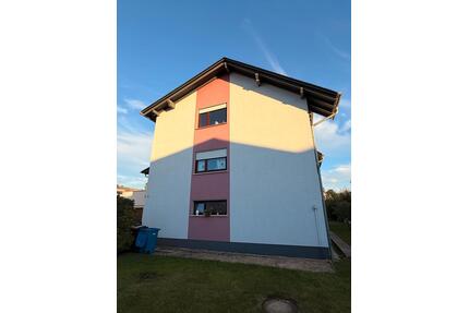 Helle 4-Zimmer-Wohnung mit Balkon, Garage, 2 Bädern - Limburg an der Lahn Eschhofen