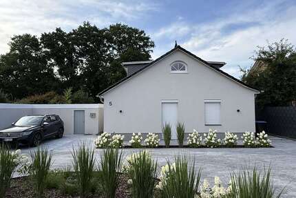 Haus zum Kaufen in Isernhagen 1.769.000,00 € 295 m²