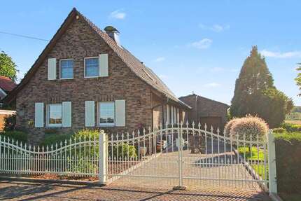 Haus zum Kaufen in Neukirchen-Vluyn 1.175.000,00 € 271 m²