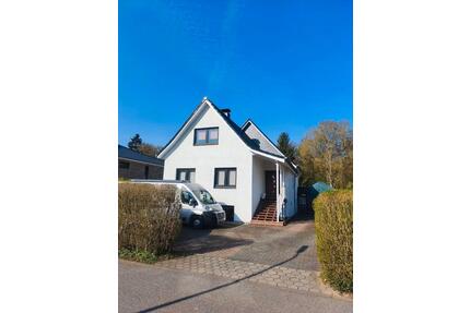 Provisionsfrei!!! Großes Einfamilienhaus in grüner Lage 650.000 € - Hamburg Langenhorn