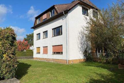 Ruhiges Wohnidyll: Mehrfamilienhaus mit drei Einheiten und großem Garten - Berlin Rudow