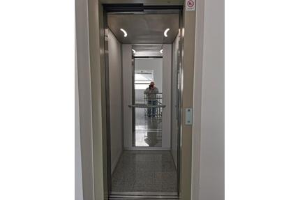 Sehr hochwertige 3- Zimmerwohnung zu vermieten in Niederkassel