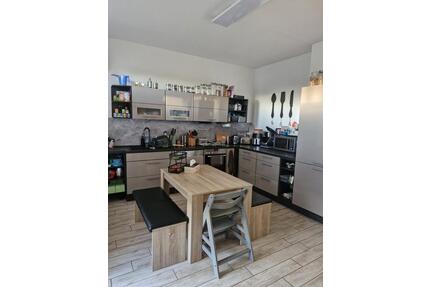 Helle 4-Zimmer-80-qm-Wohnung mit Balkon zu vermieten - Halle (Saale) Silberhöhe